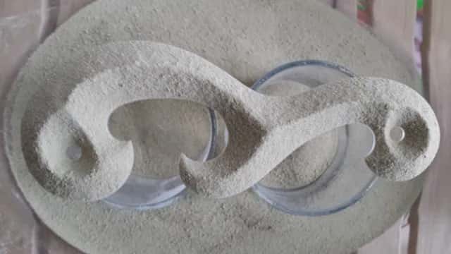 Géométrie des tas de sable : surfaces et squelette | Tangente